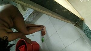 妻子在丈夫外出时享受大鸡巴后入式