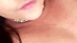 嘿，这热辣巴西妹脱光玩肛玩具自慰吧？