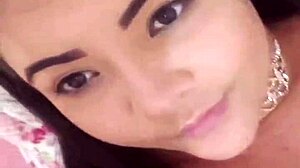 嘿，这热辣巴西妹脱光玩肛玩具自慰吧？