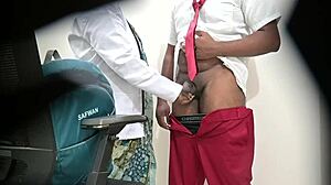 女人在公共医院检查18+男生鸡巴