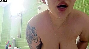 Watch this big boobs blonde masturbate in the shower?