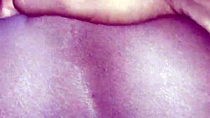 嘿，这个饥渴娇小18+矮人女孩，你想被牙买加人粗暴无套操并射满湿精液吗？