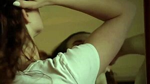 黑丝诱惑她狂野指奸自己