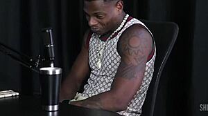 “嘿维多利亚·贝娅特丽斯，说说那些透视奶子和纹身，在浪漫18+18+支配游戏采访中带脏话？”