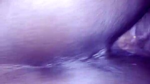 嘿，这个饥渴娇小18+矮人女孩，你想被牙买加人粗暴无套操并射满湿精液吗？