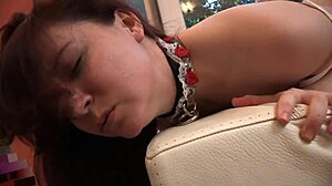 女同快速约会导致阴户干和高潮在女孩对女孩舔阴