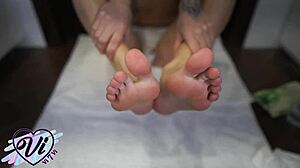 This teen brunette shows her oiled tattooed legs and feet close-up! 😍