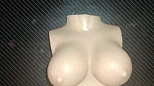 dolly me pide sexo anal y presionó sus pequeñas tetas