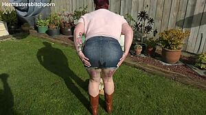 Kiwi trashy milf uses massive pumpkin as toilet seat in backyard