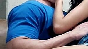 novinha gives kisses to the muscular guy