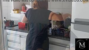 奶奶Ventura梦见女佣