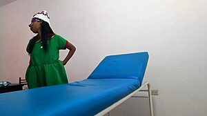 性感黑发熟女按摩店扮哥布林骑男友猛干