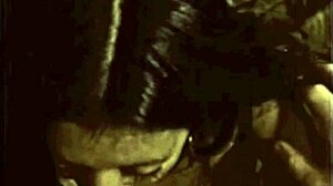 精彩复古跨种族色情暗示亚洲口交和毛茸茸邂逅