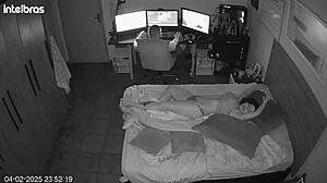 我踢球并亲吻这个巨大的BBW熟女有肚脐恋物。她口交射在嘴里