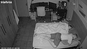 我踢球并亲吻这个巨大的BBW熟女有肚脐恋物。她口交射在嘴里