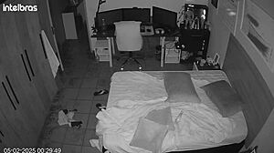 我踢球并亲吻这个巨大的BBW熟女有肚脐恋物。她口交射在嘴里