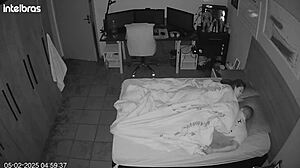 我踢球并亲吻这个巨大的BBW熟女有肚脐恋物。她口交射在嘴里