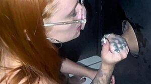 Fui Com Minha Amiga No Glory Hole Da Casa De Swing Estavamos Com Muito Tesao