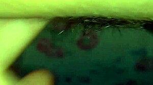 毛茸茸拉丁美女的大阴蒂在跳动挑逗