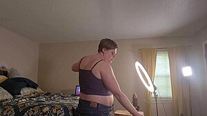 高挑胖熟女Clara Crisp毛茸茸肥躯独演准备巨人女 fetish 幕后视频