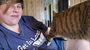 高挑胖熟女Clara Crisp毛茸茸肥躯独演准备巨人女 fetish 幕后视频