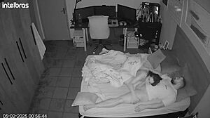 我踢球并亲吻这个巨大的BBW熟女有肚脐恋物。她口交射在嘴里