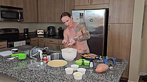 I cook nakd, flashin my big tits in the kichen