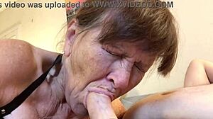 奶奶Peggy Sue猛插双假阳具狂野行动