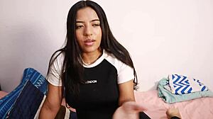 Estou dando sexo duro no grande culo dessa latina amadora colombiana pela primeira vez com creampie em pov.