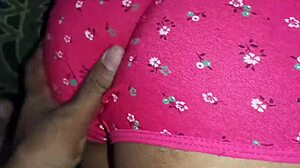 印度阿姨被邻居男孩操