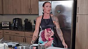 I cook nakd, flashin my big tits in the kichen