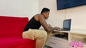 adoro essas brincadeiras gostosas que faço escondido com meu primo