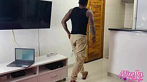 adoro essas brincadeiras gostosas que faço escondido com meu primo