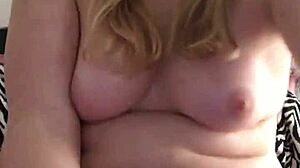 Cute nerdy pawg masturbates to orgasm! 😘