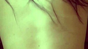 老公上班时出轨老婆，我随时操她，她给我屁股却不给老公！