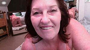 大屁股美国妞用假阳具骑乘受辱，脏话高潮