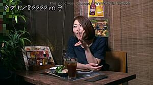 哇，成熟日本妻子在吸鸡巴和舔阴口交后得到内射！