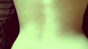 老公上班时出轨老婆，我随时操她，她给我屁股却不给老公！