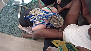 被抓出轨并分享