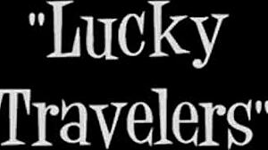 Karen Fisher 用假阳具支配Sara Jay的成熟逼，双人蕾丝大奶行动