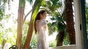 可爱娇小18+毛丛辣妹得到热情湿润阴道性爱