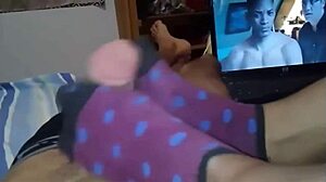 mis pies y mi boca la puerta a un placer que solo yo puedo abrir para ti