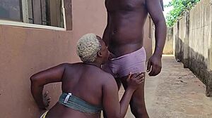 邻居们参与激烈性爱比赛，大屁股和阴唇操。色情明星动作特色肥臀和大阴部游戏