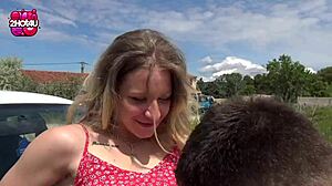 Elle se fait baiser dans un champs apr�s les cours