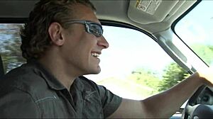 操这个荡妇金发妈妈！