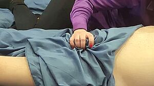 继母用手指插尿道和假阳具插屁股惩罚