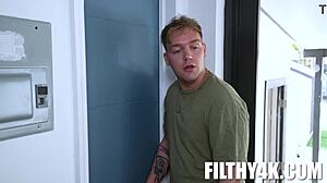 看娇小继妹在硬核POV口交和禁忌屁股动作！