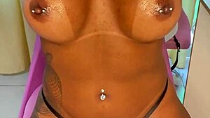 Rosa Vermelha offers sweet pussy nectar