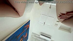 mi jefe me da dedo y moja mi cuca como una puta en esta sesion de beso y squirt lesbico