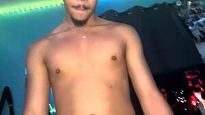 我赢了牌局，让他从后面操我弯腰的大屁股